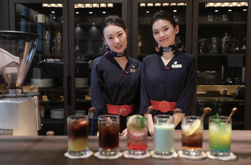 乘务员参加贵宾室特饮调制特色培训
