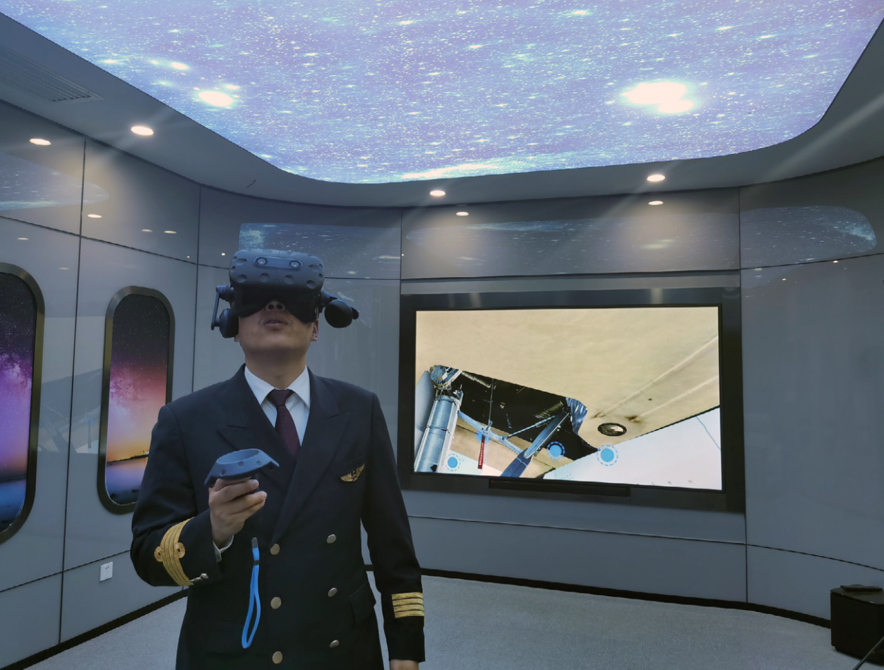 飞行员使用VR技术模拟航前绕机检查